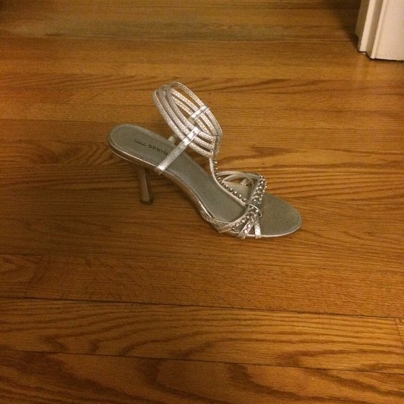 Silver heels - Picture 2 of 3